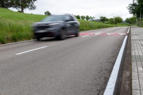 Nueva señalización horizontal en es de las carreteras de más tráfico para mejorar la seguridad vial
