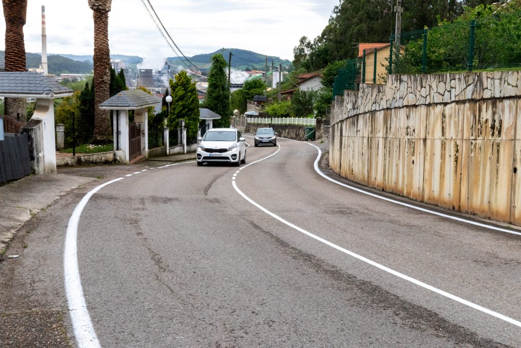 Nueva señalización horizontal en es de las carreteras de más tráfico para mejorar la seguridad vial