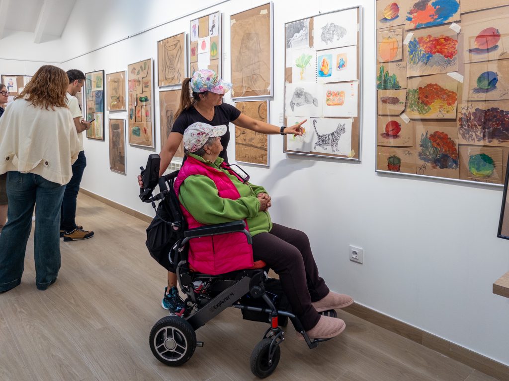 Exposición de trabajos del taller de pintura en la Casa de Cultura de Polanco