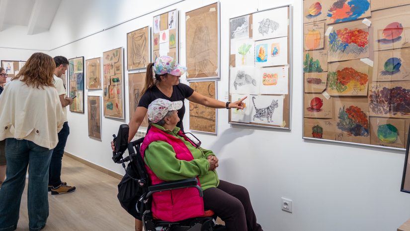 Exposición de trabajos del taller de pintura en la Casa de Cultura de Polanco