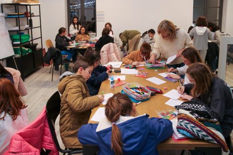 Jóvenes de Polanco realizando actividades formativas en la Casa Joven
