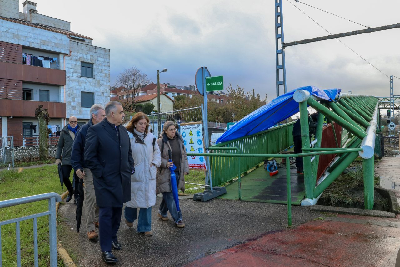 Roberto Media, junto a Rosa Díaz, en la pasarela de Requejada