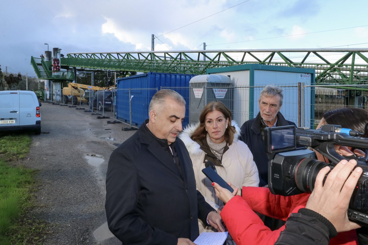 Roberto Media, junto a Rosa Díaz, en la pasarela de Requejada