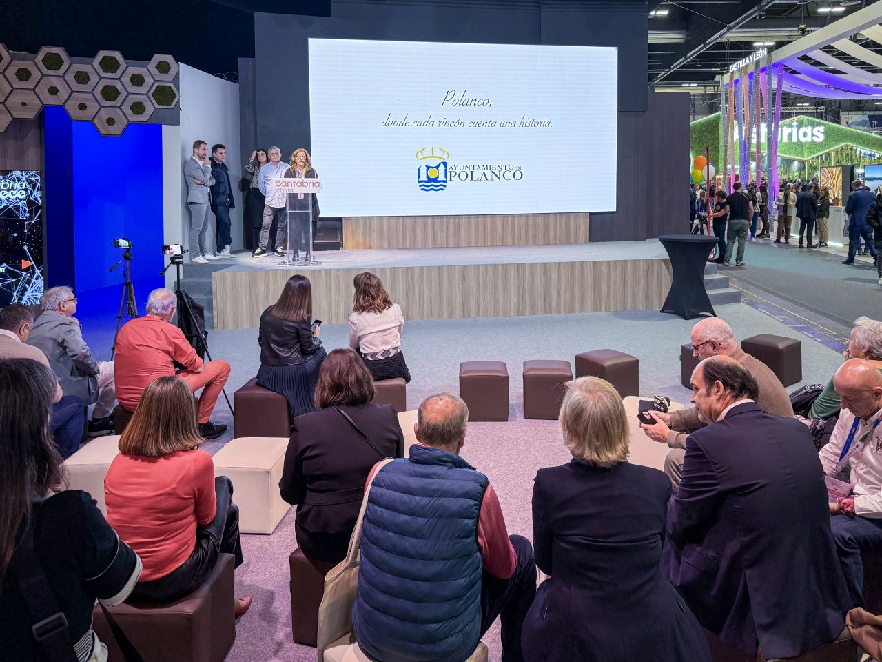 La alcaldesa junto al resto de representantes de Polanco durante la presentación en Fitur el pasado año